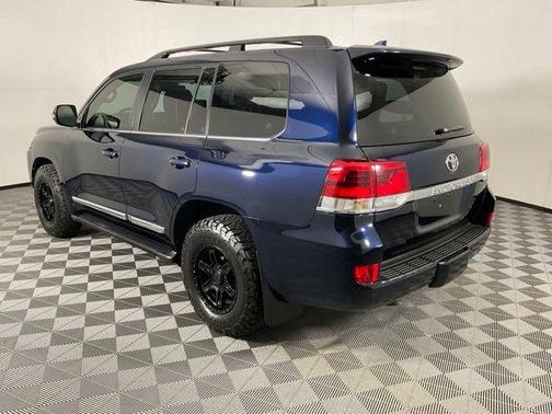 2016 Toyota Land Cruiser Base