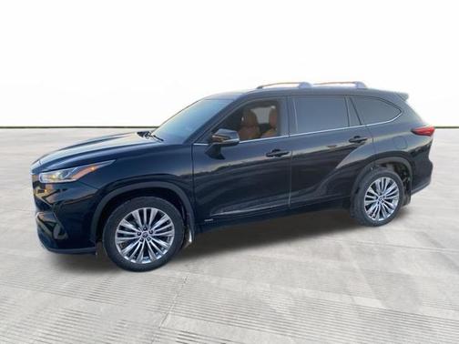 2022 Toyota Highlander Hybrid Platinum