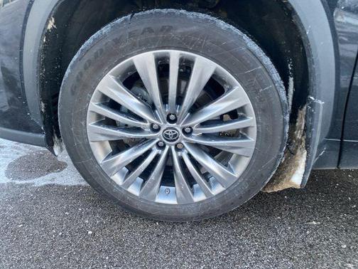 2022 Toyota Highlander Hybrid Platinum