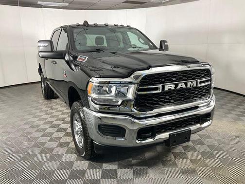 2024 RAM 2500 Tradesman Crew Cab 4x4 6'4' Box