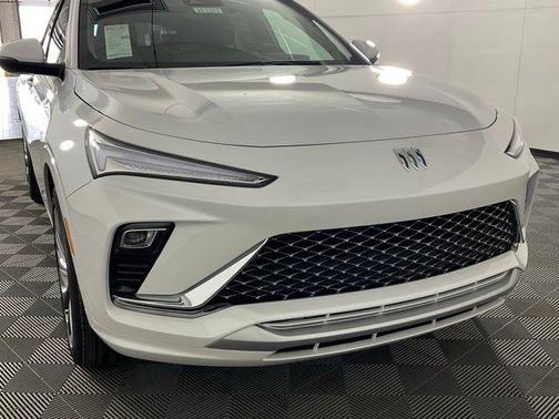 White Frost Tricoat 2026 Buick Envista Avenir FWD