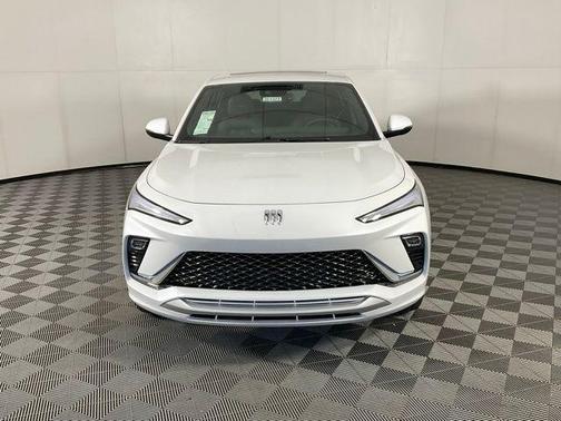 White Frost Tricoat 2026 Buick Envista Avenir FWD