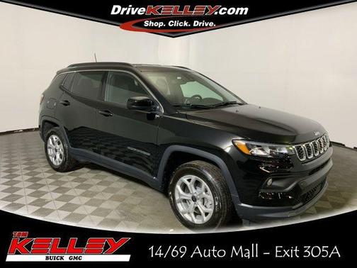 Diamond Black Crystal Pearlcoat 2026 Jeep Compass Latitude