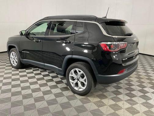 Diamond Black Crystal Pearlcoat 2026 Jeep Compass Latitude