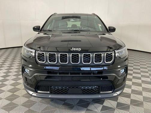 Diamond Black Crystal Pearlcoat 2026 Jeep Compass Latitude
