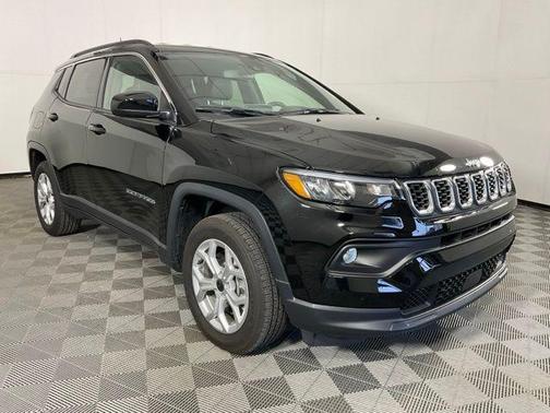 Diamond Black Crystal Pearlcoat 2026 Jeep Compass Latitude