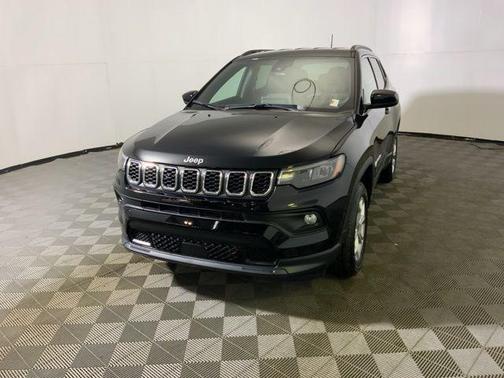 Diamond Black Crystal Pearlcoat 2026 Jeep Compass Latitude