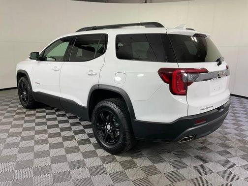 2023 GMC Acadia AWD AT4