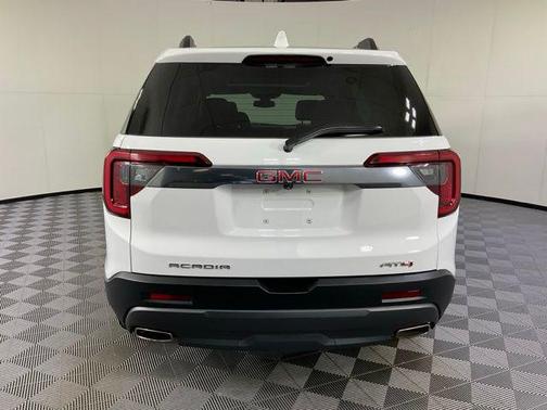 2023 GMC Acadia AWD AT4