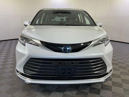 2022 Toyota Sienna Platinum