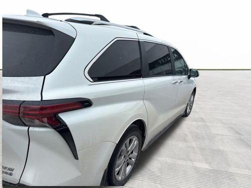 2022 Toyota Sienna Platinum