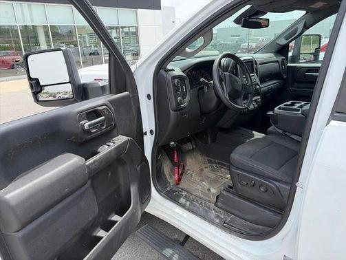 Summit White 2024 Chevrolet Silverado 2500 Custom