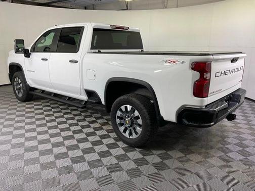 Summit White 2024 Chevrolet Silverado 2500 Custom