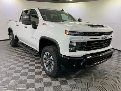 Summit White 2024 Chevrolet Silverado 2500 Custom