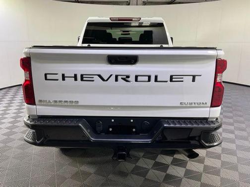 Summit White 2024 Chevrolet Silverado 2500 Custom