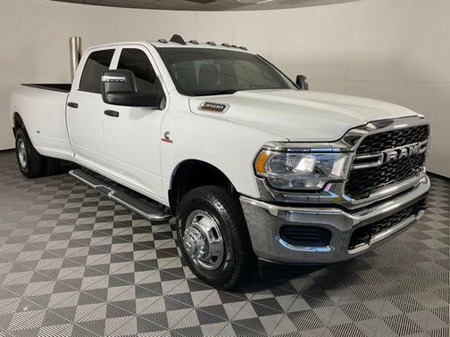 2024 RAM 3500 Tradesman Crew Cab 4x4 8' Box