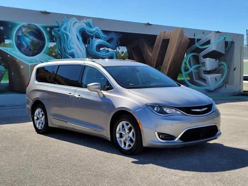 2018 Chrysler Pacifica Touring-L Plus