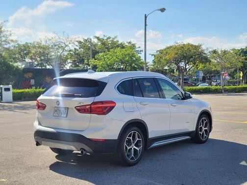 Alpine White 2017 BMW X1 sDrive28i