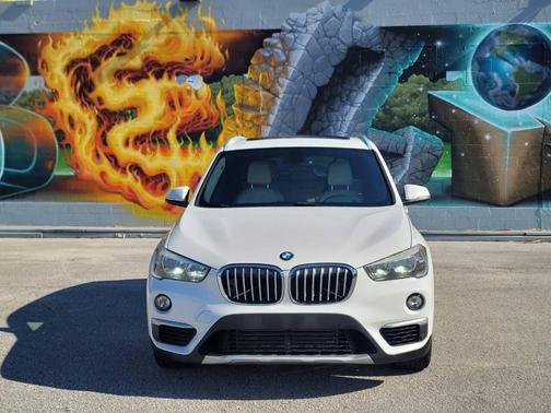Alpine White 2017 BMW X1 sDrive28i
