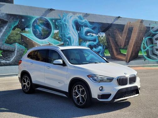 Alpine White 2017 BMW X1 sDrive28i