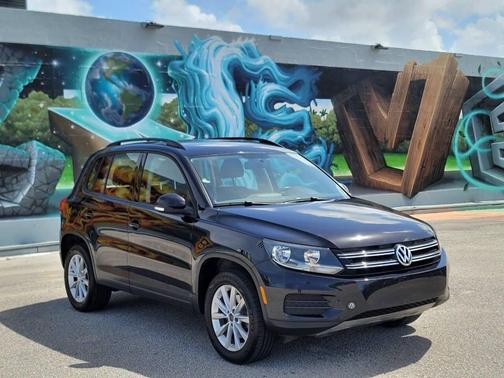 Deep Black Pearl 2017 Volkswagen Tiguan 2.0T S