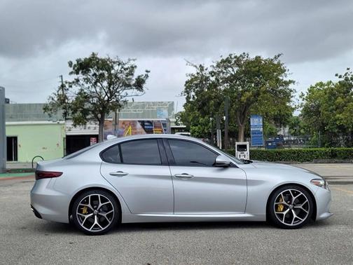 Silverstone Gray Metallic 2018 Alfa Romeo Giulia Ti Sport