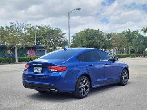 Vivid Blue Pearlcoat 2016 Chrysler 200 S