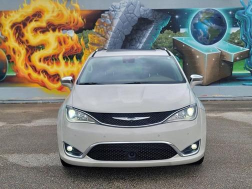 Tusk White 2017 Chrysler Pacifica Limited