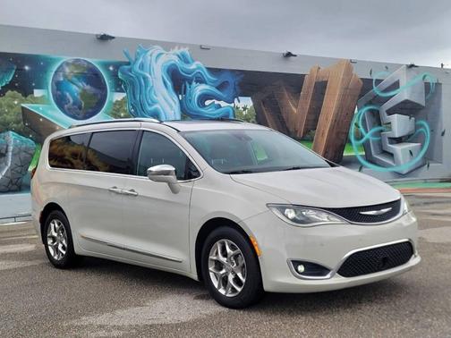 Tusk White 2017 Chrysler Pacifica Limited