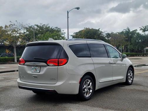 Tusk White 2017 Chrysler Pacifica Limited