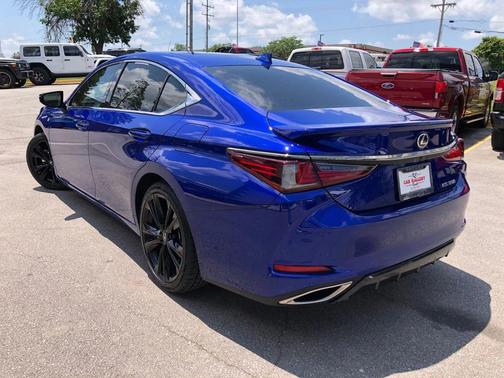 2023 Lexus ES 350 F SPORT Handling