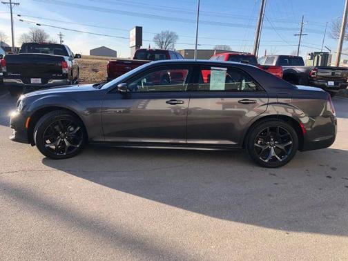 2023 Chrysler 300 Touring L