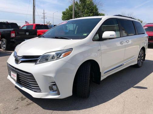 2018 Toyota Sienna Limited Premium
