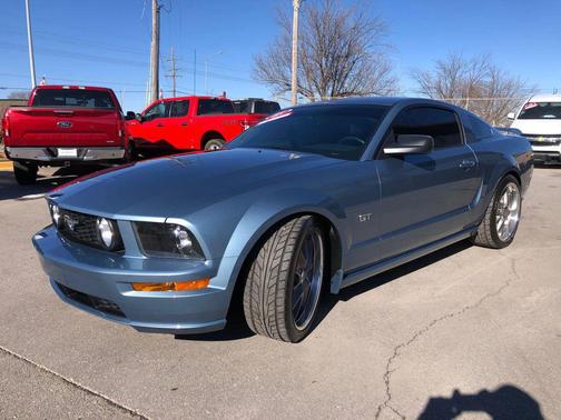 2005 Ford Mustang GT Premium