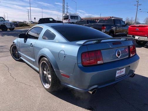 2005 Ford Mustang GT Premium