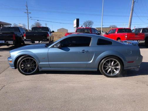 2005 Ford Mustang GT Premium