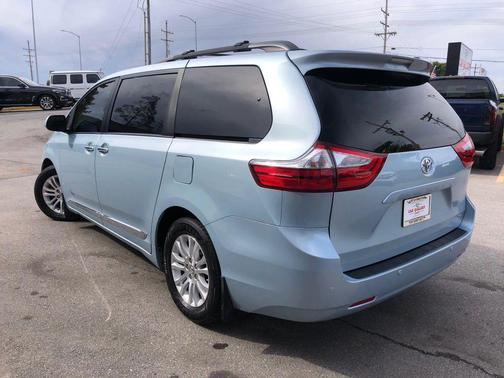 2017 Toyota Sienna XLE Premium