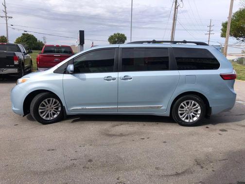 2017 Toyota Sienna XLE Premium