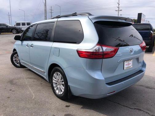 2017 Toyota Sienna XLE Premium