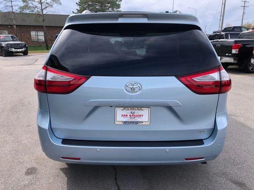 2017 Toyota Sienna XLE Premium