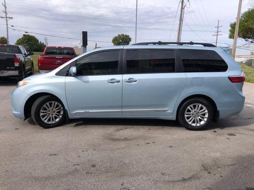 2017 Toyota Sienna XLE Premium