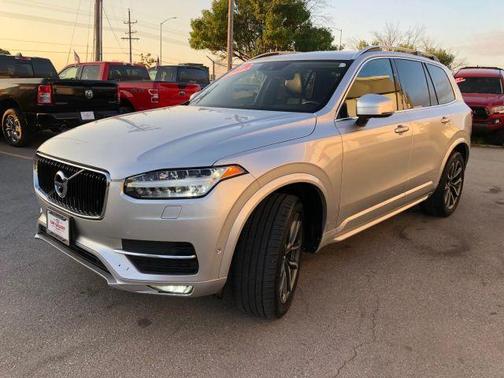 2016 Volvo XC90 T6 Momentum