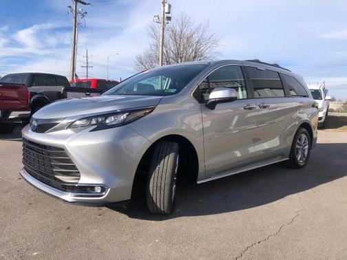 2024 Toyota Sienna XLE