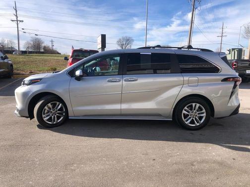 2024 Toyota Sienna XLE