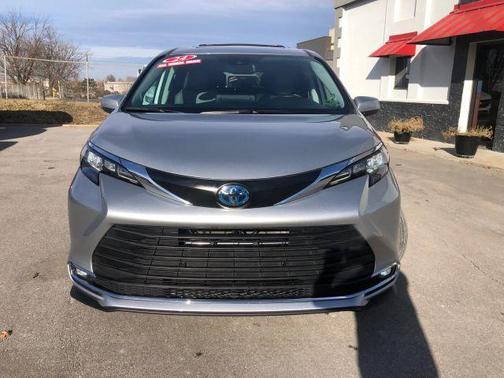 2024 Toyota Sienna XLE