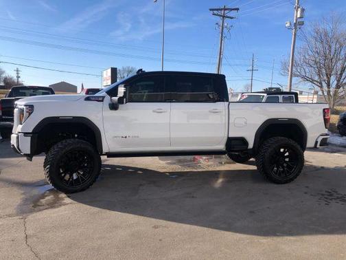 2024 GMC Sierra 2500 AT4