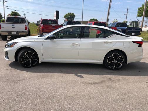 2023 Nissan Altima 2.5 SR