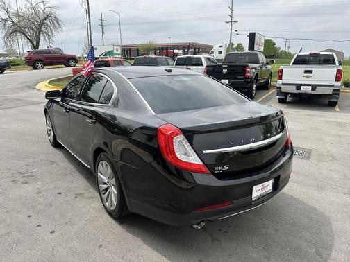 2015 Lincoln MKS Base