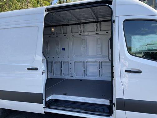 2025 Mercedes-Benz Sprinter 2500 High Roof