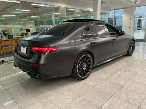 2024 Mercedes-Benz AMG S 63 E Base